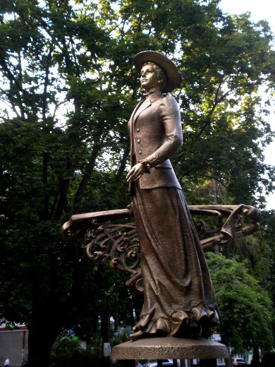 Image - Monument of Solomiia Krushelnytska in Lviv.